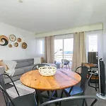 Inner City One Bedroom Apartment With Pool View 22