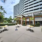 Cairns Luxury Seafront Apartment