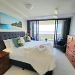 Cairns Luxury Seaview Apartment