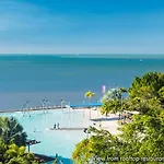 Oaks Cairns Hotel