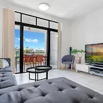 The Loft - Trendy Coastal Charm With Pool