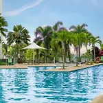 Cairns City & Ocean View, 1 Bedroom Sleeps 4 Spacious Apt
