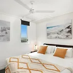 \'Aqua Vista\' Chic Seaside Vibes With Rooftop Pool