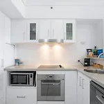 Cairns City Escape - Elevated Modern Haven With Pool