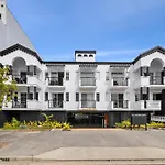 Villa Vaucluse Apartments