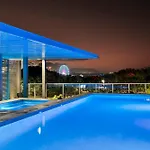Lux Waterfront - Prime Location Pool Gym & Sauna