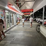 1 Bedroom Apt Ocean View On The Cairns Esplanade