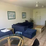 Fantastic Self-Contained 1 Bedroom Apartment In Cairns North