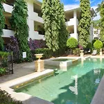3 Bedroom 2 Bathroom, 5 Minute Walk To Esplanade