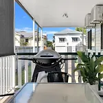 The Oasis - Charming Family Retreat On City Fringe