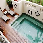 Resort Living With Private Pool Sleeps 8