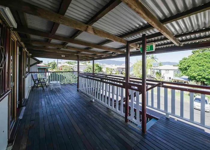 6 Bedroom + 2 Bath Apartment // Cairns Central