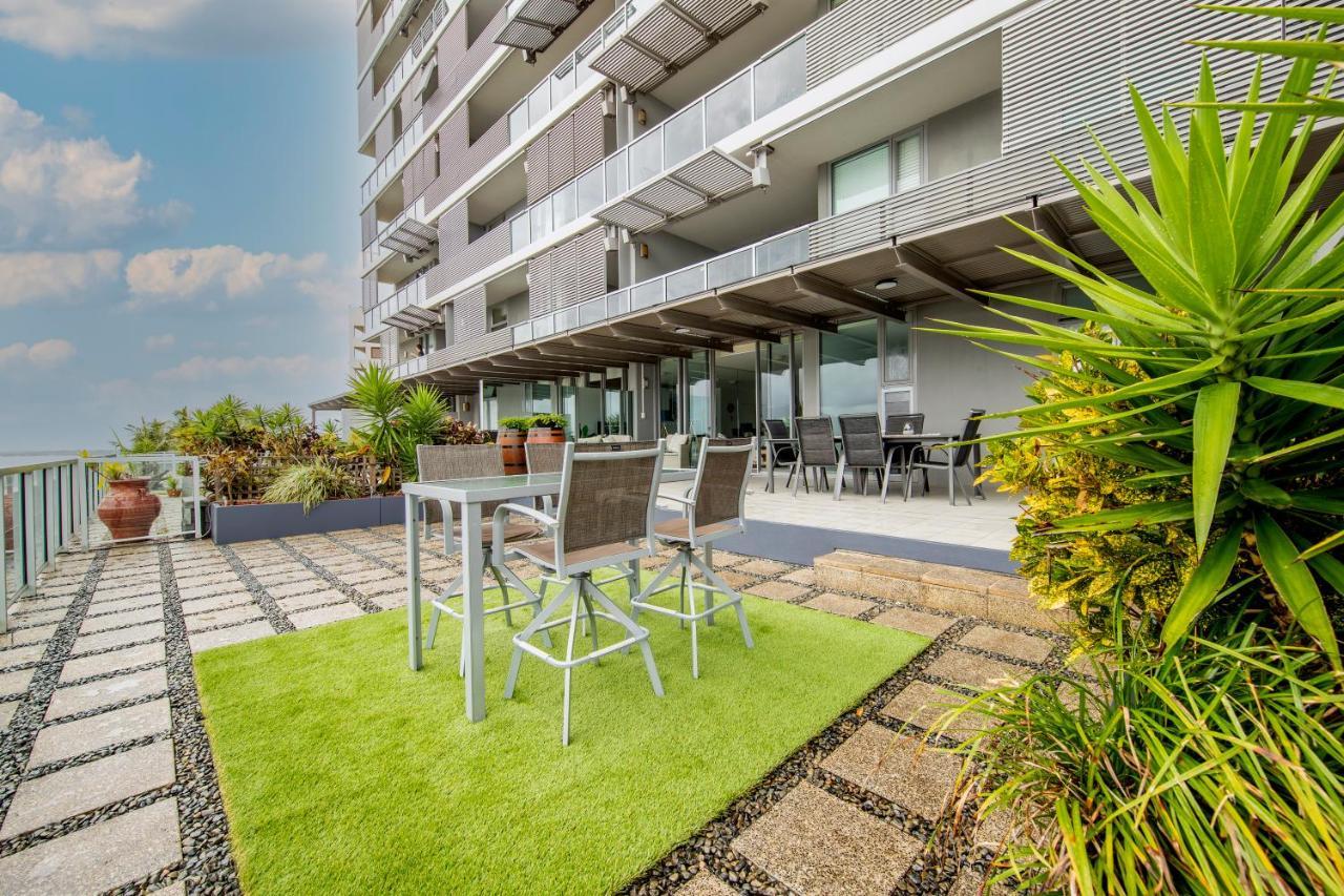 Waterfront Luxury At Harbourlights Apartment Cairns