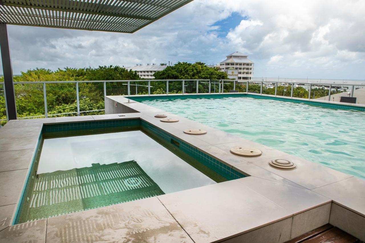Apartment Waterfront Luxury At Harbourlights Cairns