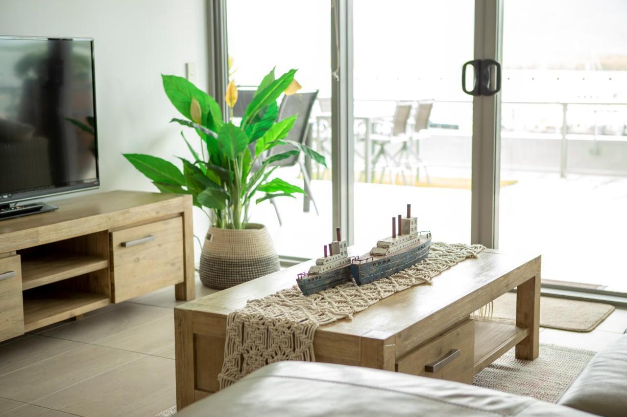 Waterfront Luxury At Harbourlights Apartment *