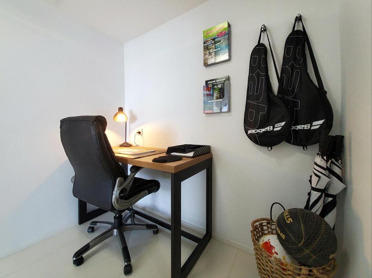 Luxury Seafront Apartment *