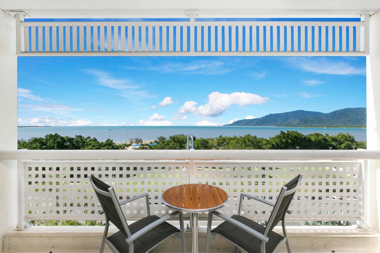 Luxury Seafront Apartment *