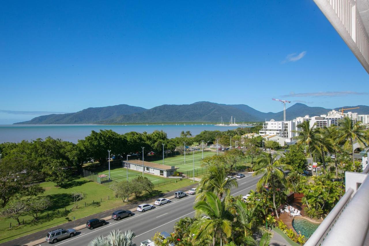 Apartment Luxury Seafront Cairns