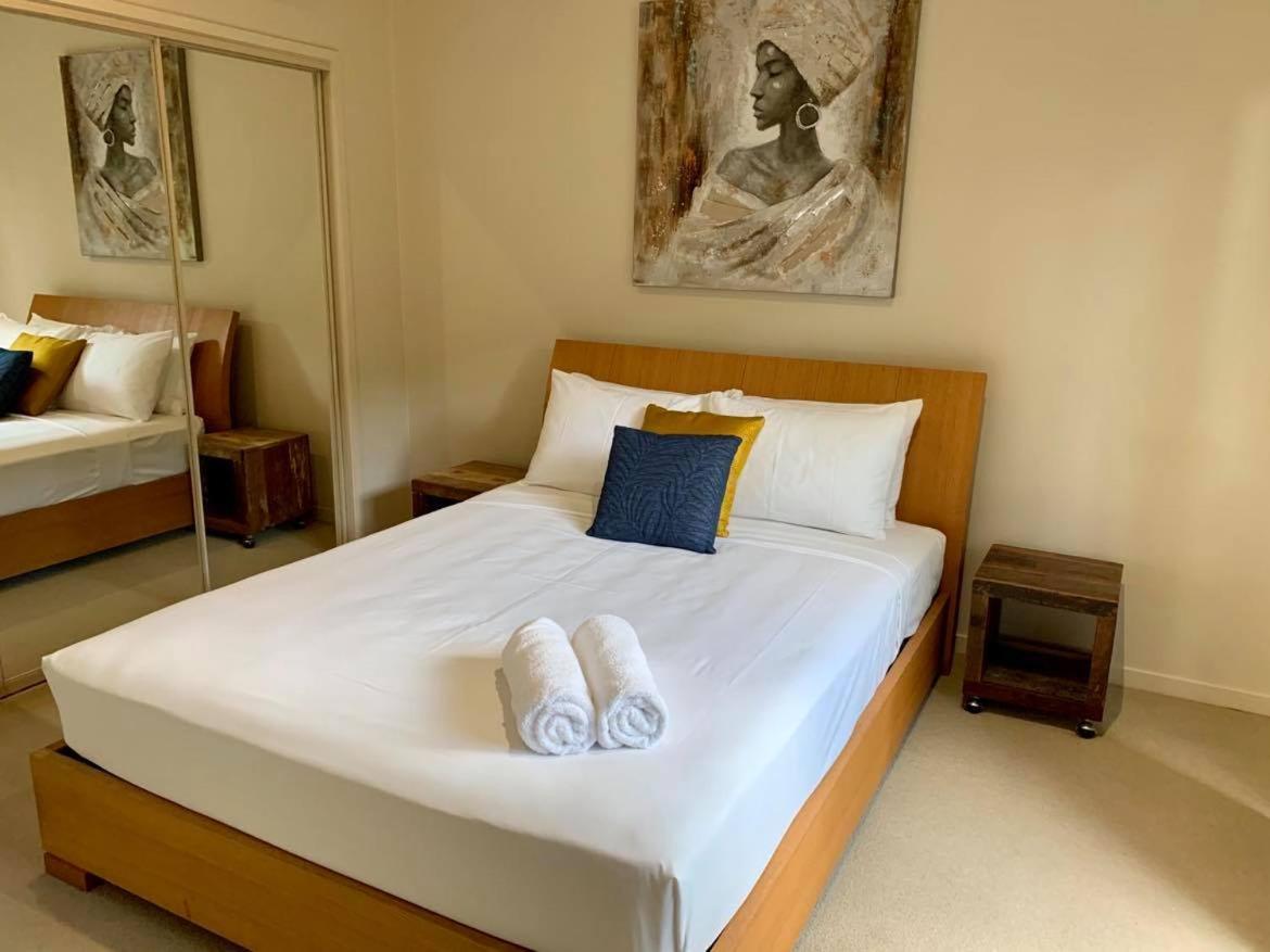 Villa Living With Private Pool Sleeps 8 *