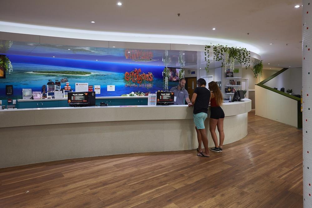 Gilligan's & * Cairns