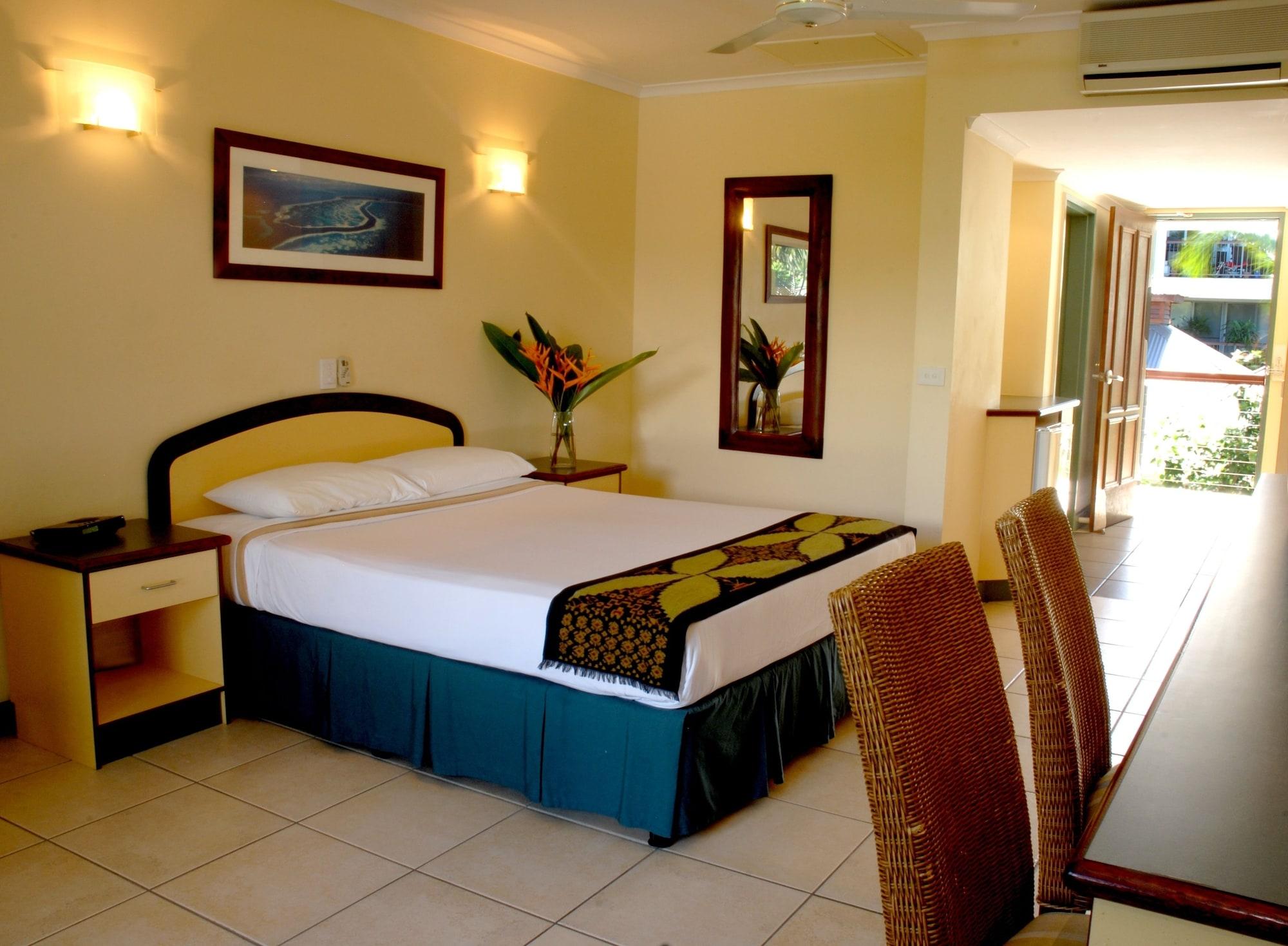 Bay Village Tropical Retreat & 3* Cairns