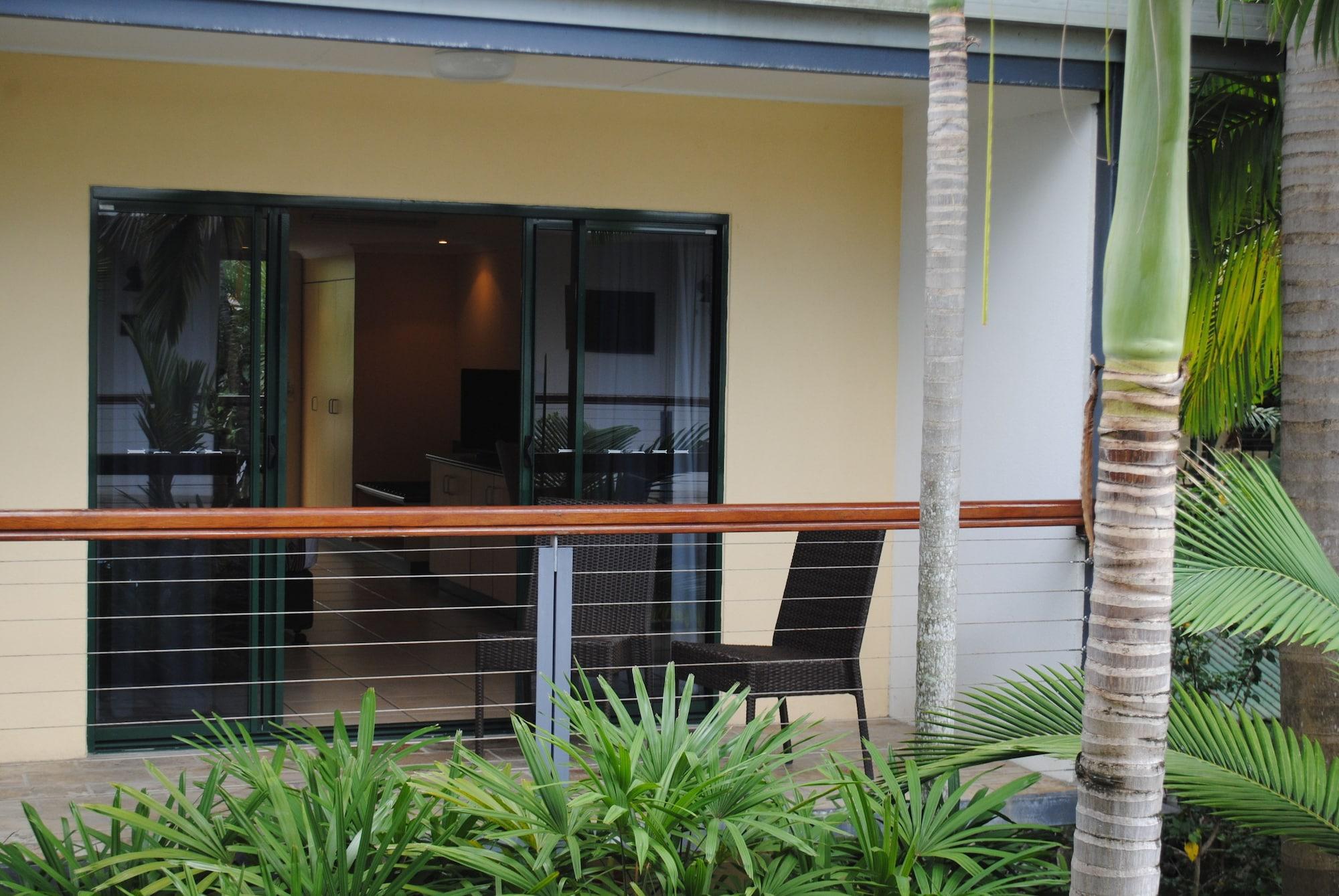 Bay Village Tropical Retreat & 3* Cairns