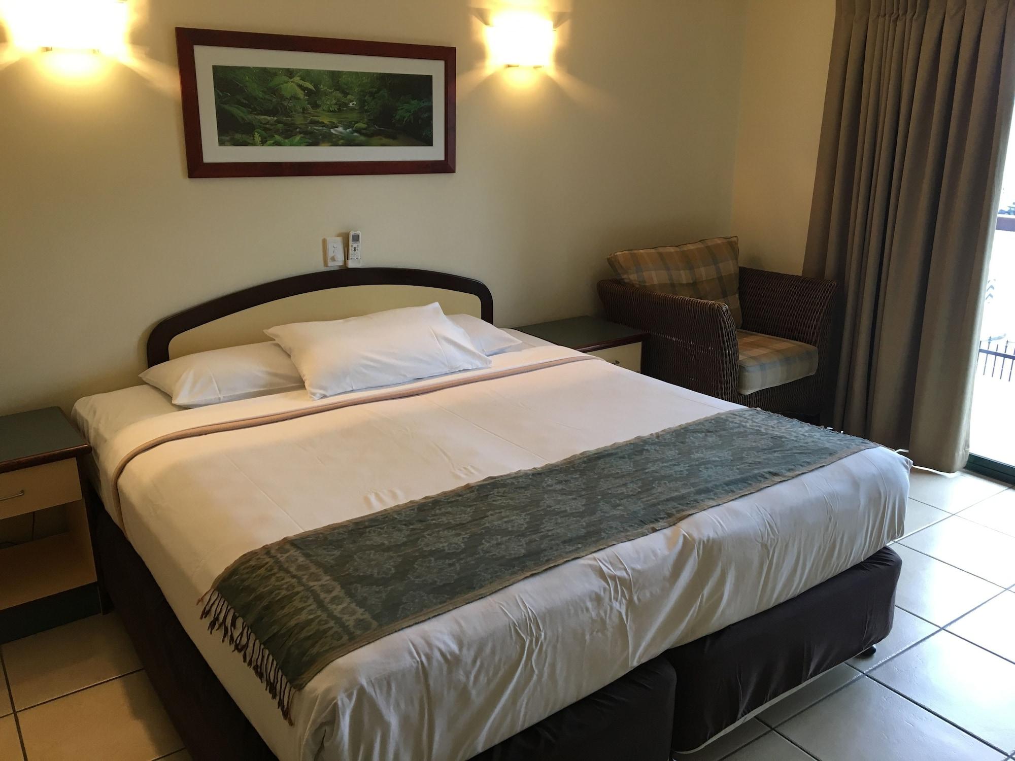 Bay Village Tropical Retreat & 3* Cairns