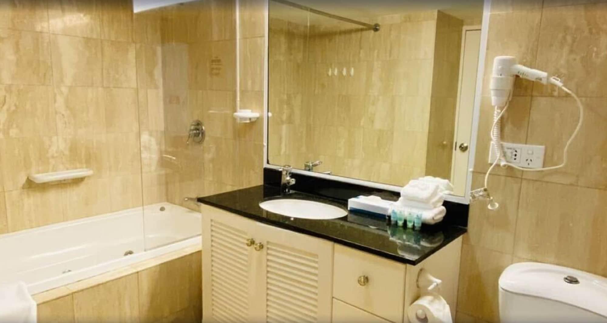 Acacia Court 4*
