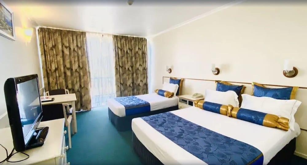 Acacia Court Hotel 4*