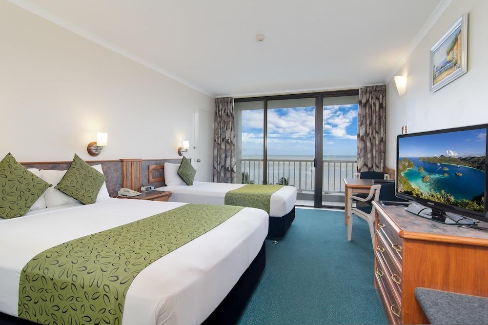 Acacia Court 4*