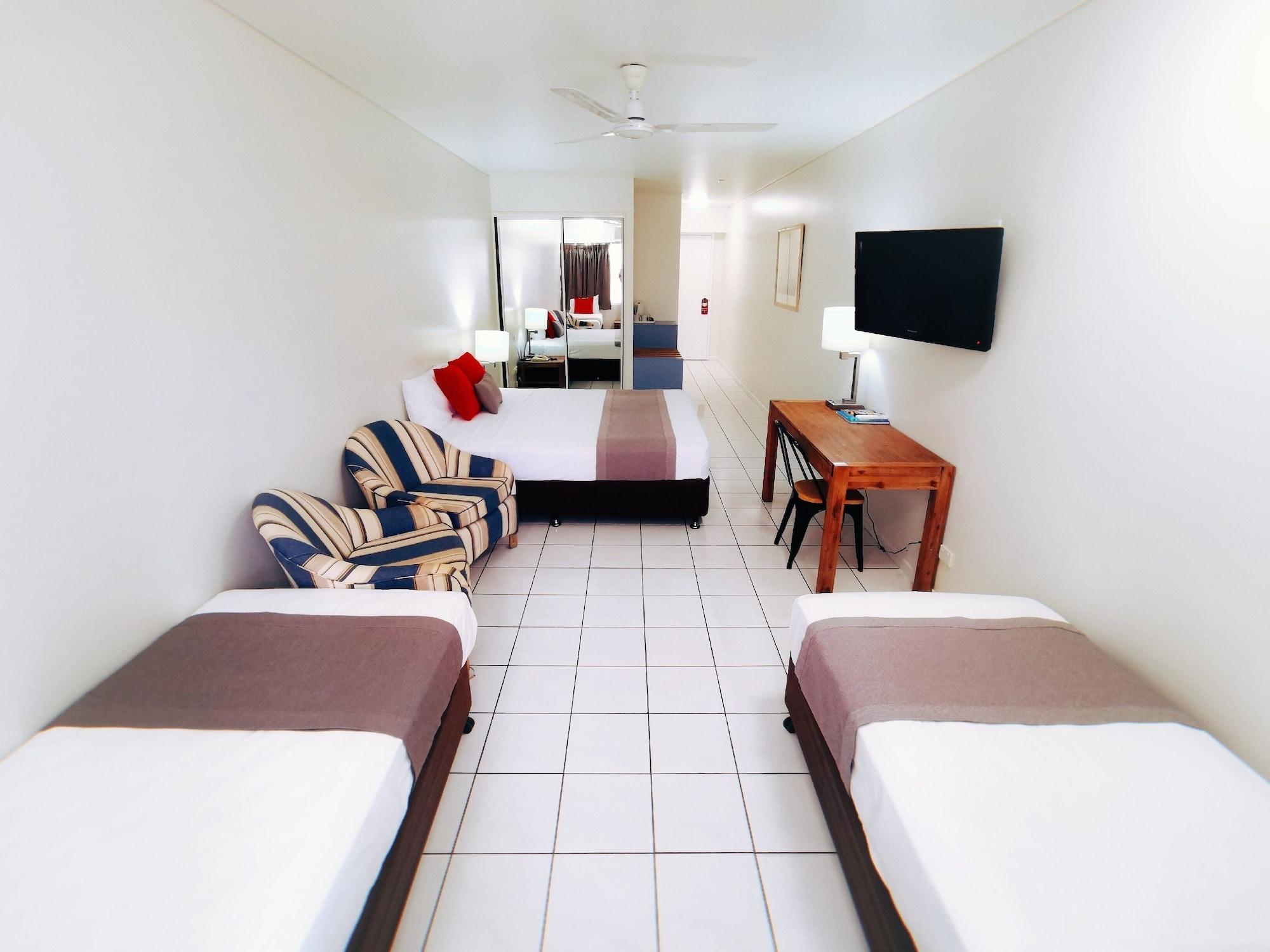Hotel Hides 3*