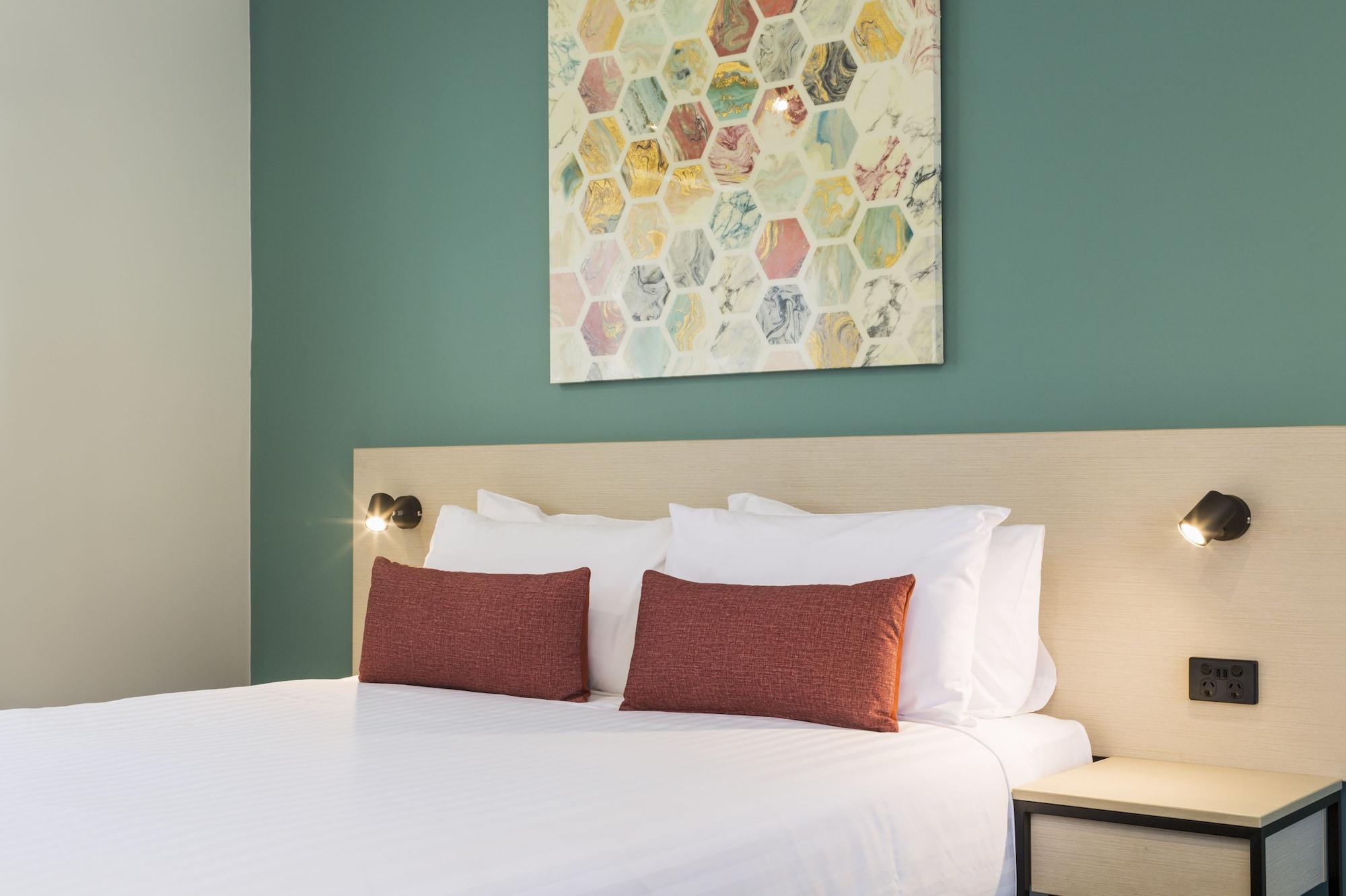 Hotel Nightcap At Balaclava Cairns