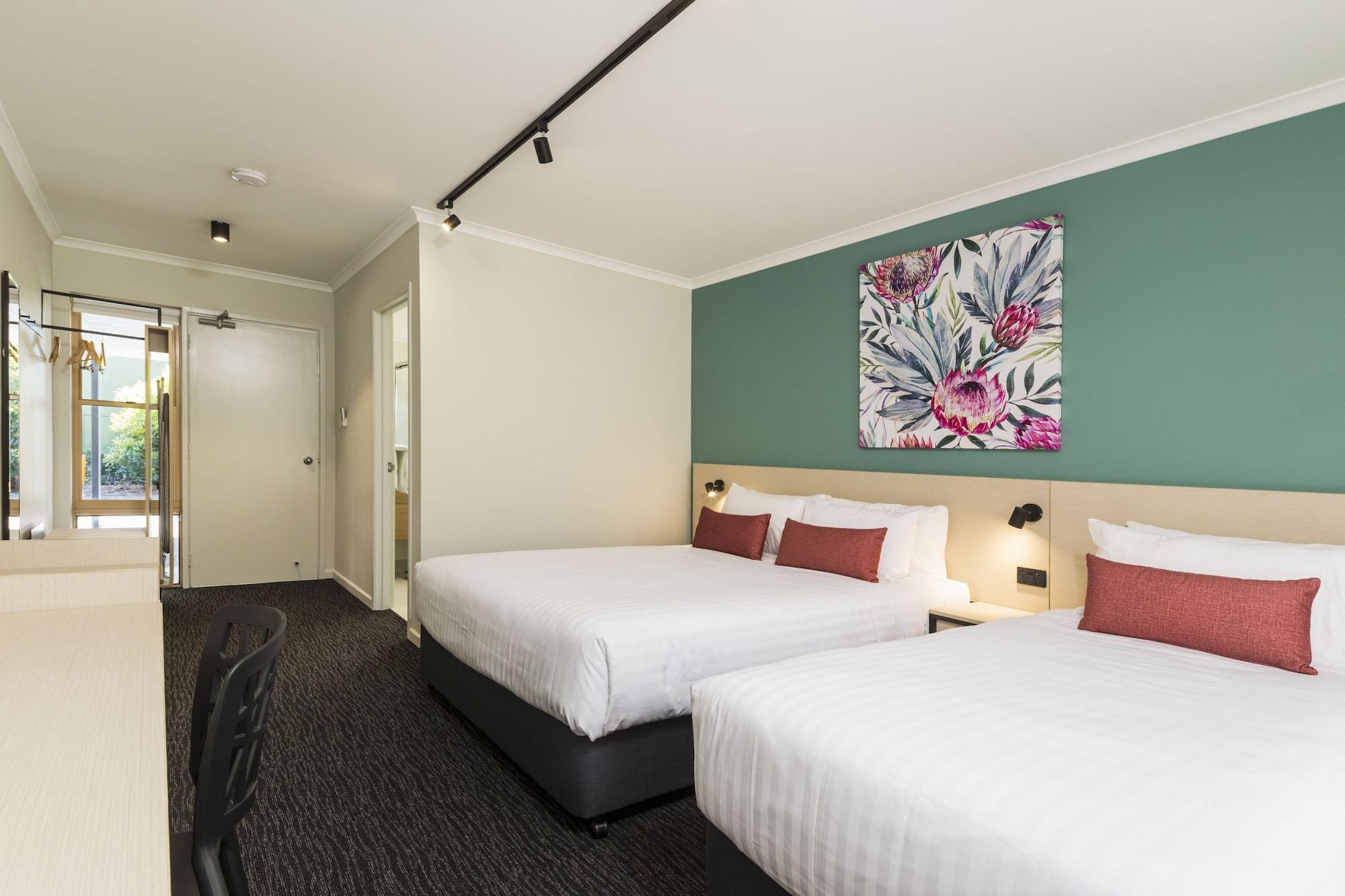 Hotel Nightcap At Balaclava Cairns
