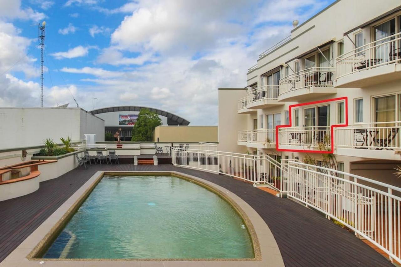 Inner One Bedroom With Pool View 22 Apartment Cairns