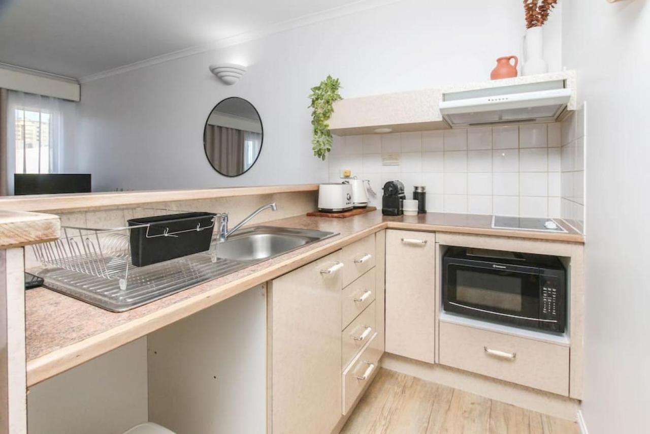 Inner One Bedroom With Pool View 22 * Cairns