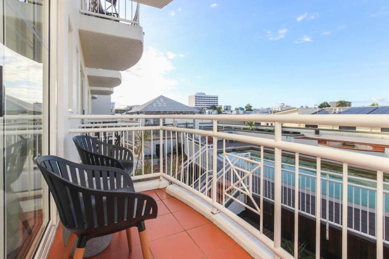 Apartment Inner One Bedroom With Pool View 22 Cairns