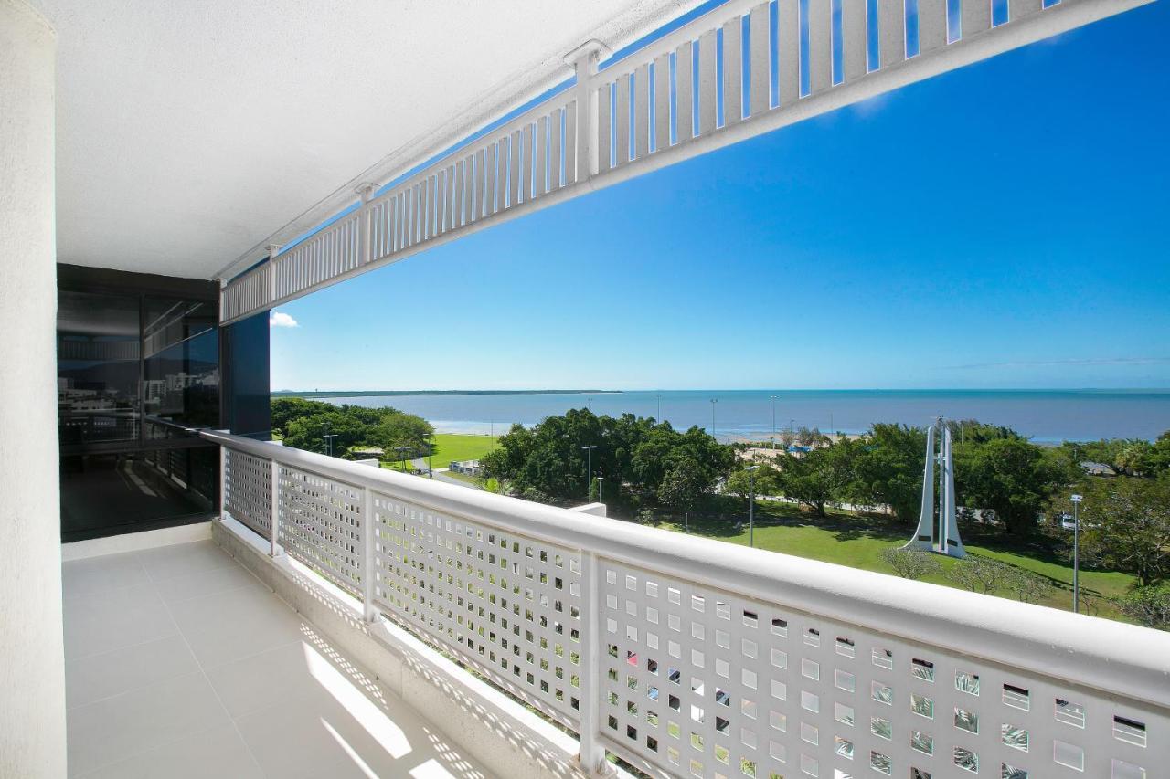 Luxury Seaview Apartment Cairns