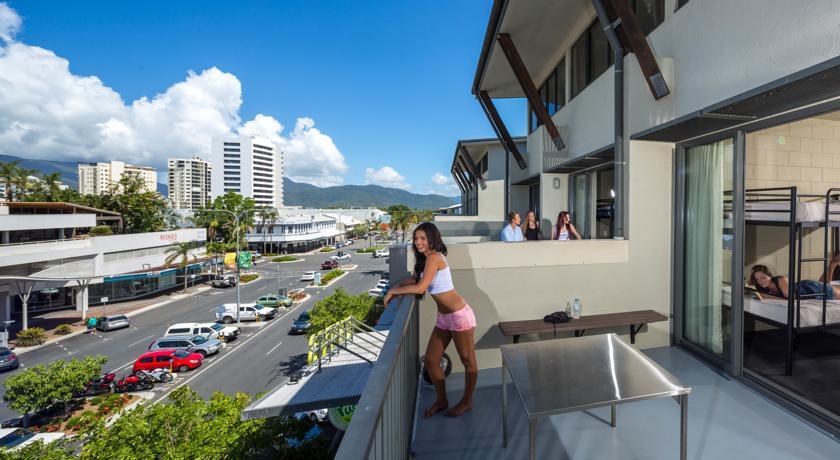 Gilligan's & Cairns