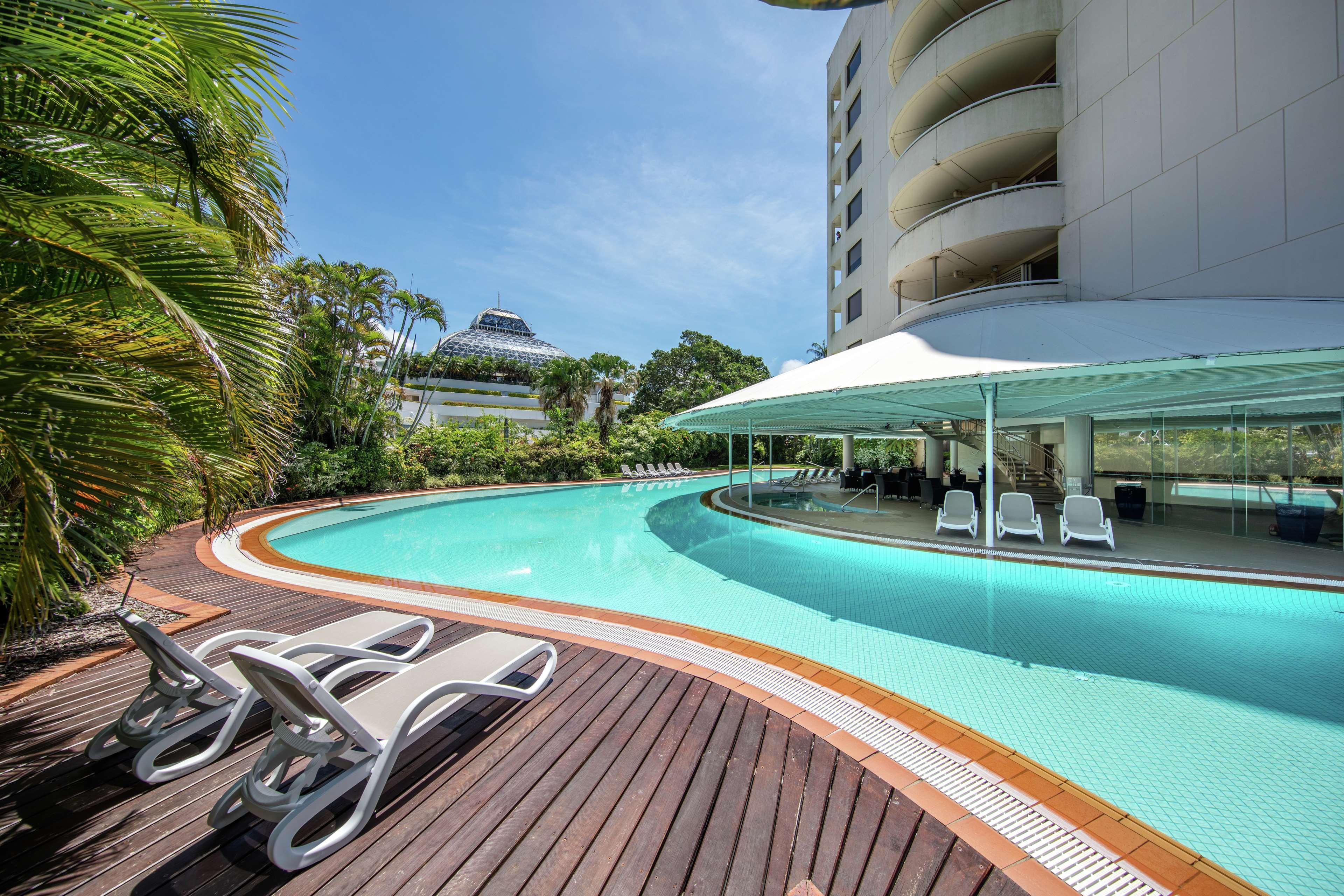 Hilton Cairns