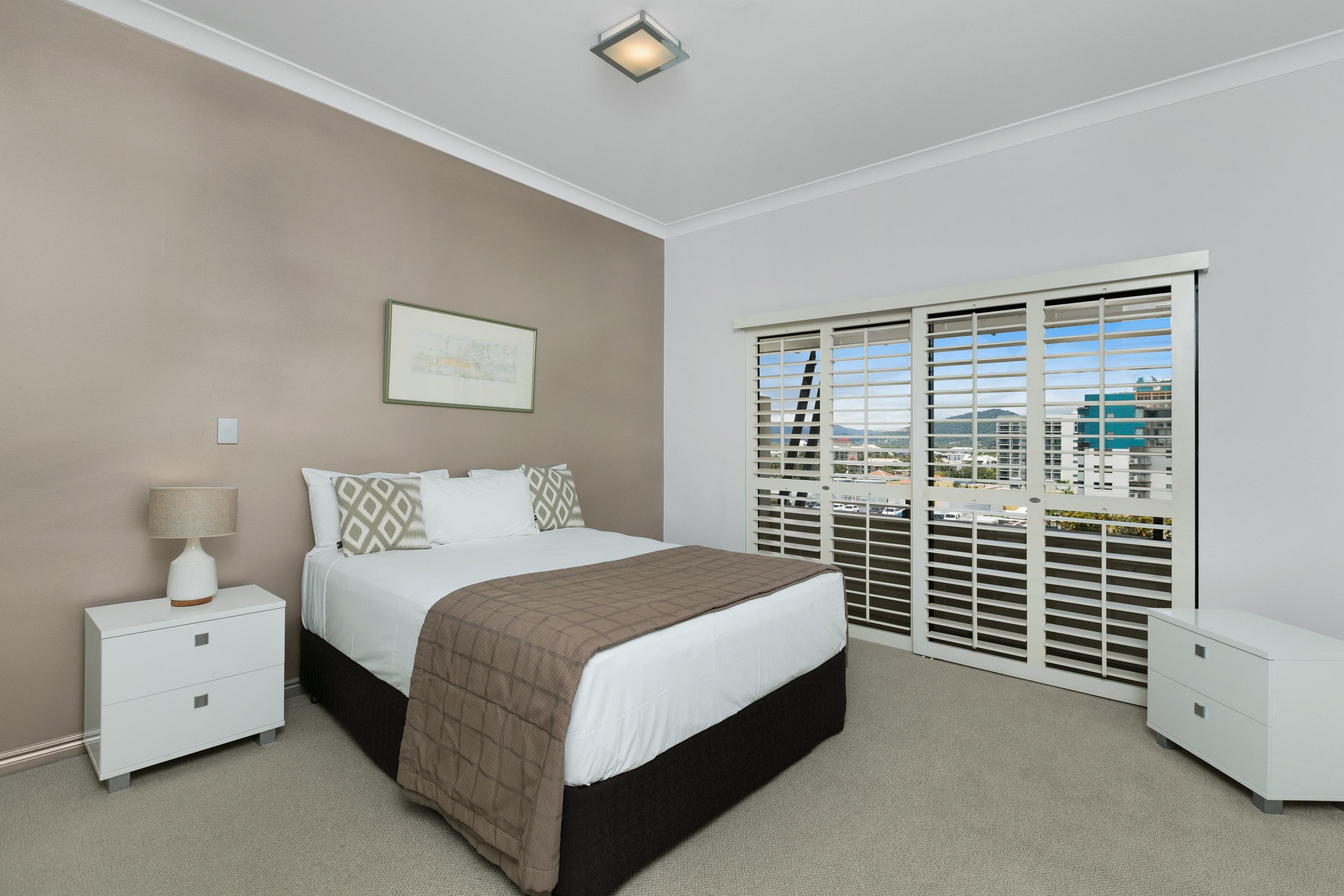 Khách sạn Mantra Esplanade 4*