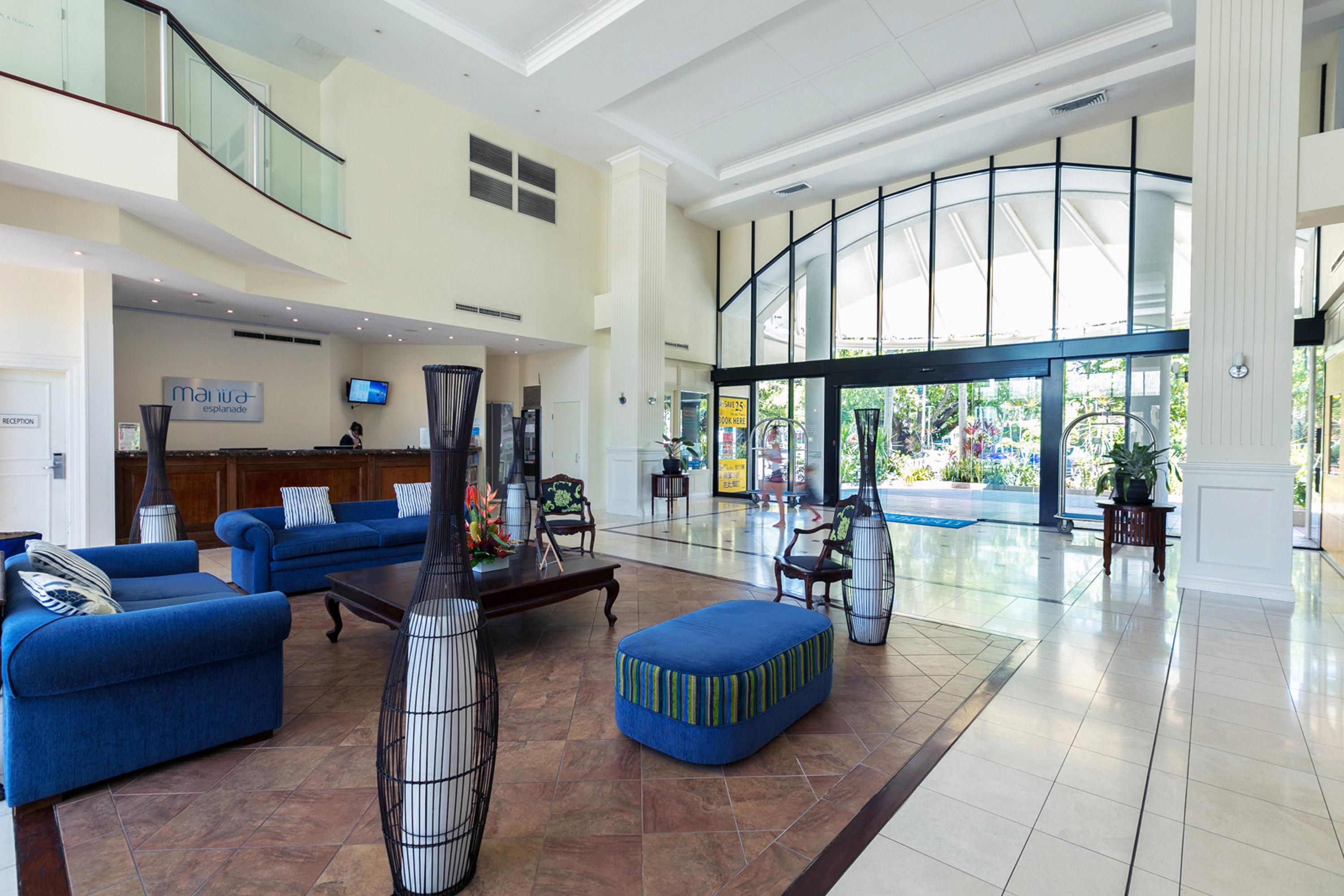 Khách sạn Mantra Esplanade 4*
