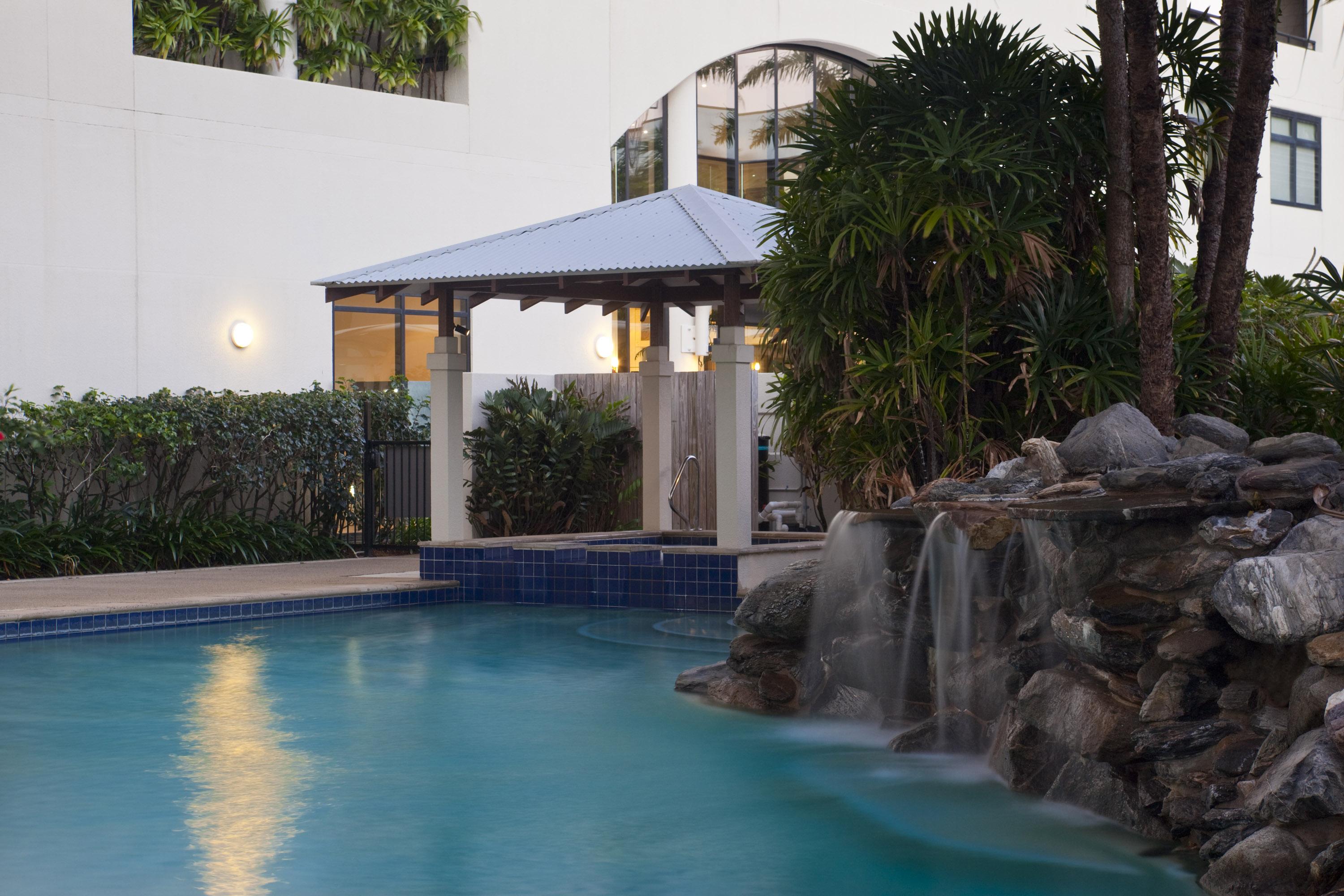 Khách sạn Mantra Esplanade 4*