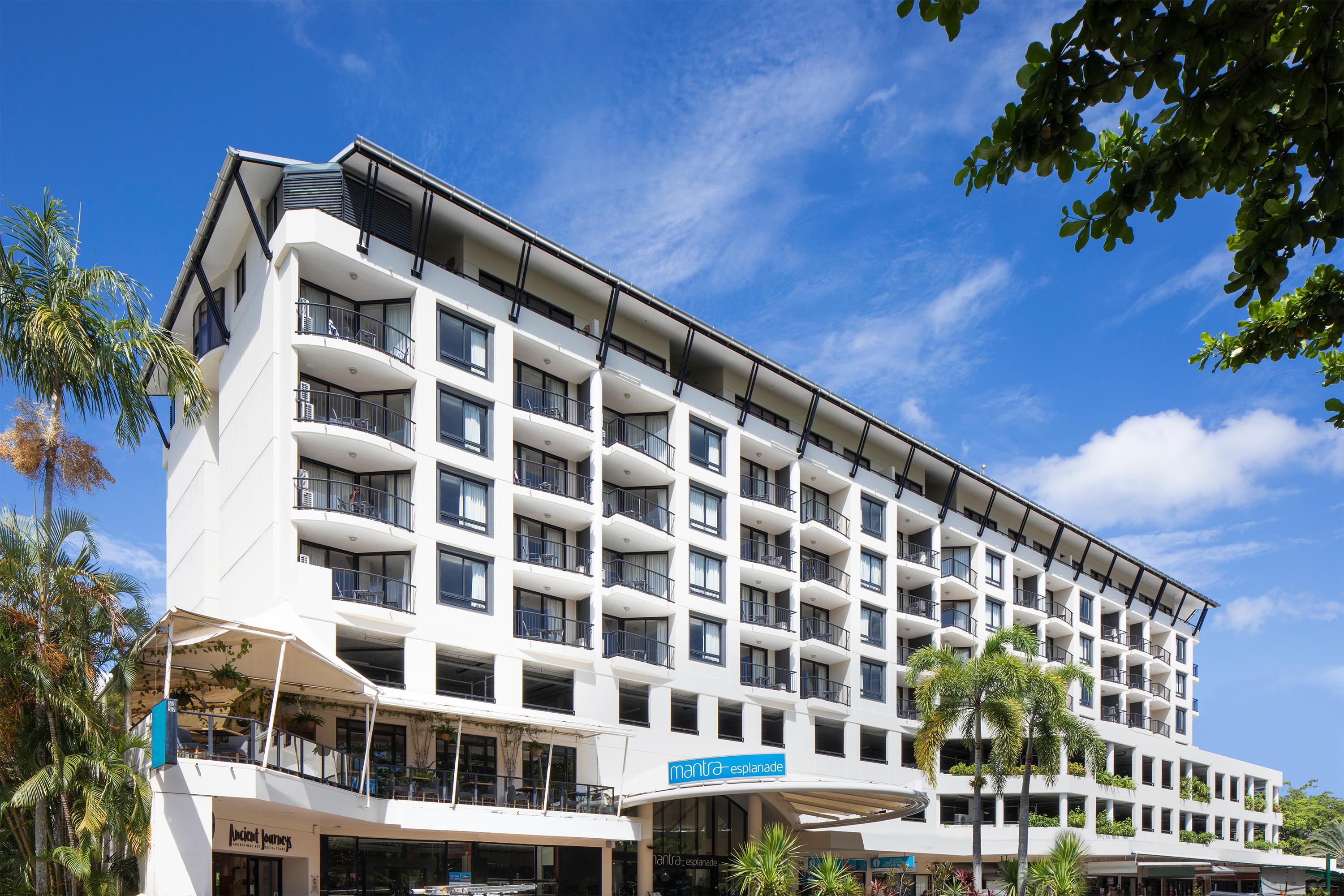 Khách sạn Mantra Esplanade 4*