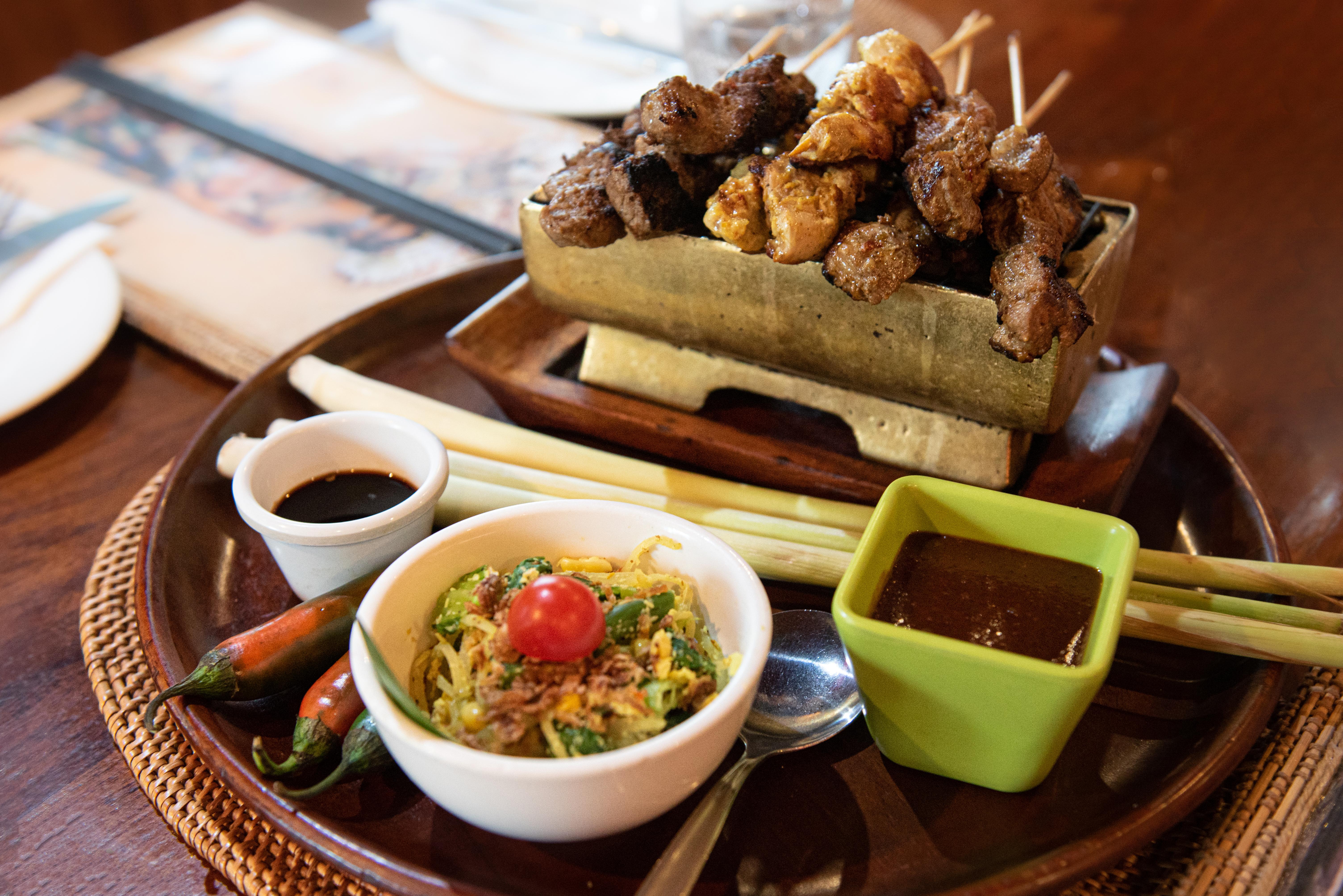 Bay Village Tropical Retreat &