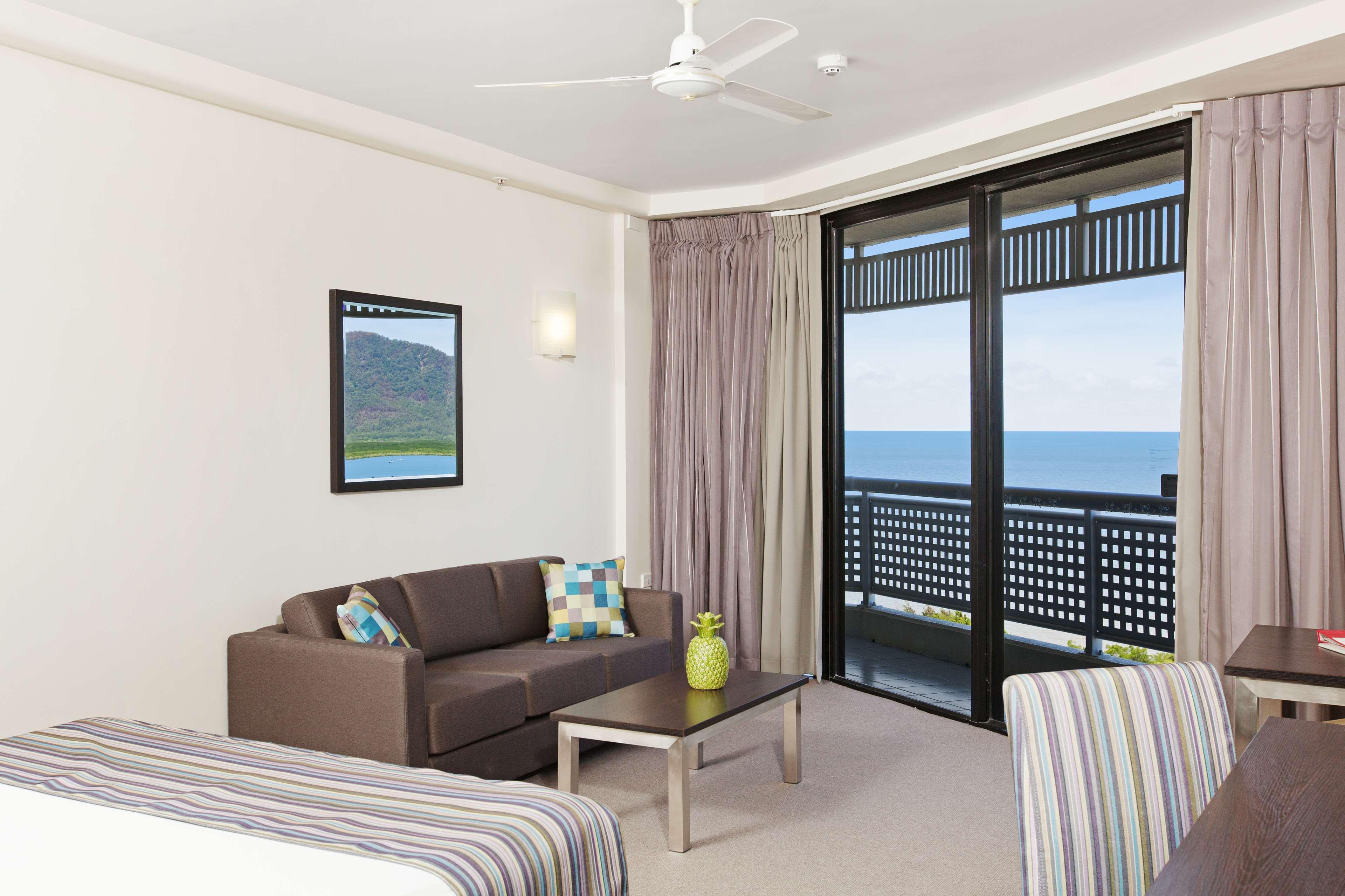 Rydges Esplanade Hotel 4*