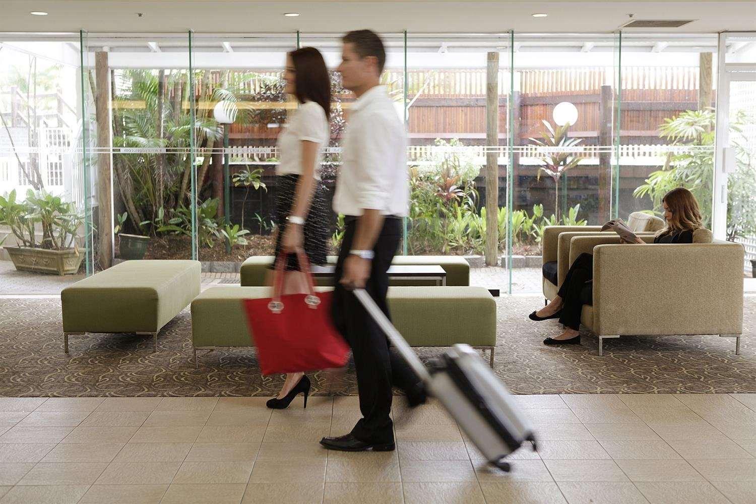 Rydges Esplanade 4*