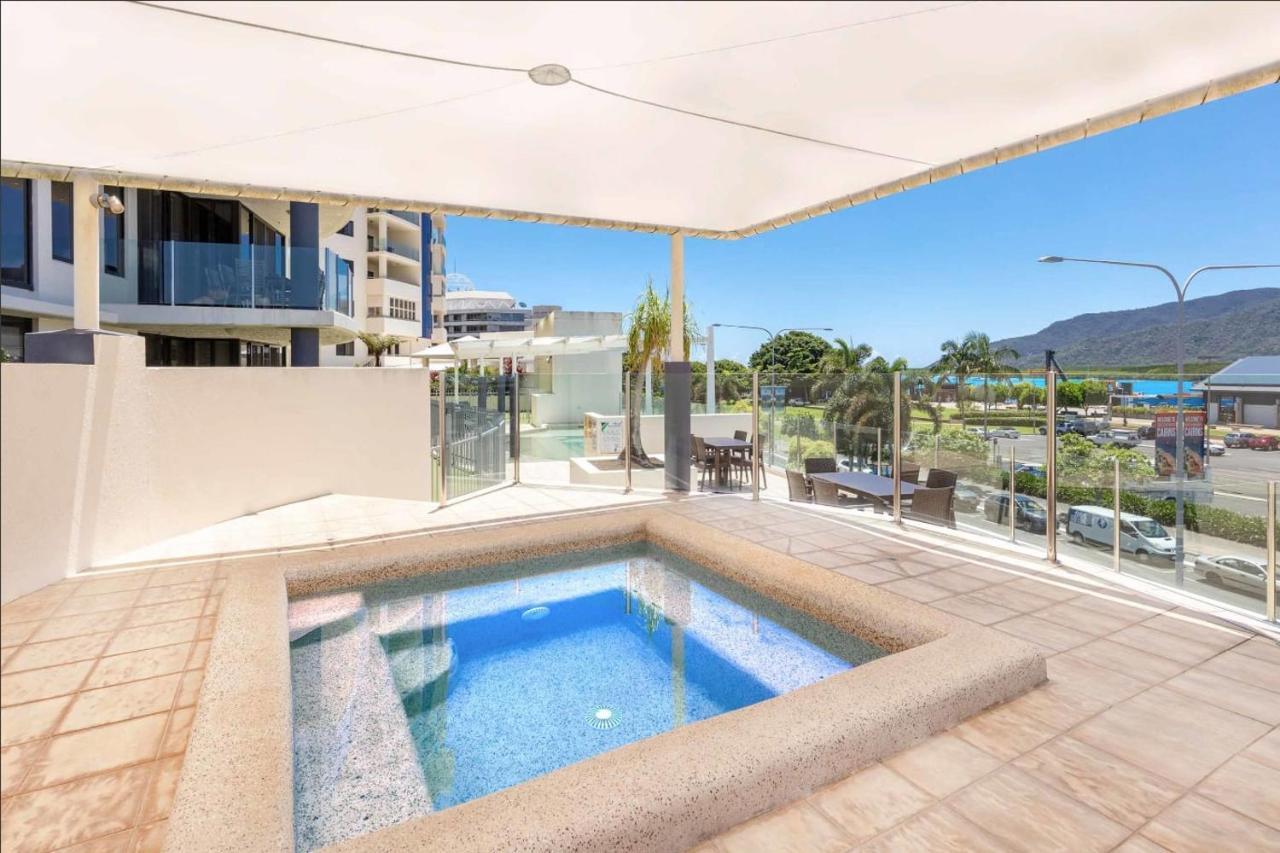 Apartment Seascape Cairns