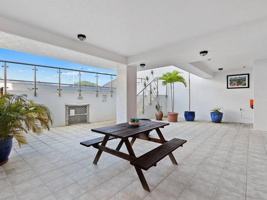 3 Bedroom Cbd Waterfront Luxury Apartment Cairns