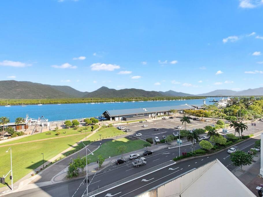 3 Bedroom Cbd Waterfront Luxury *