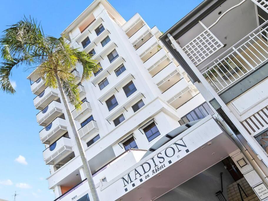 3 Bedroom Cbd Waterfront Luxury * Cairns